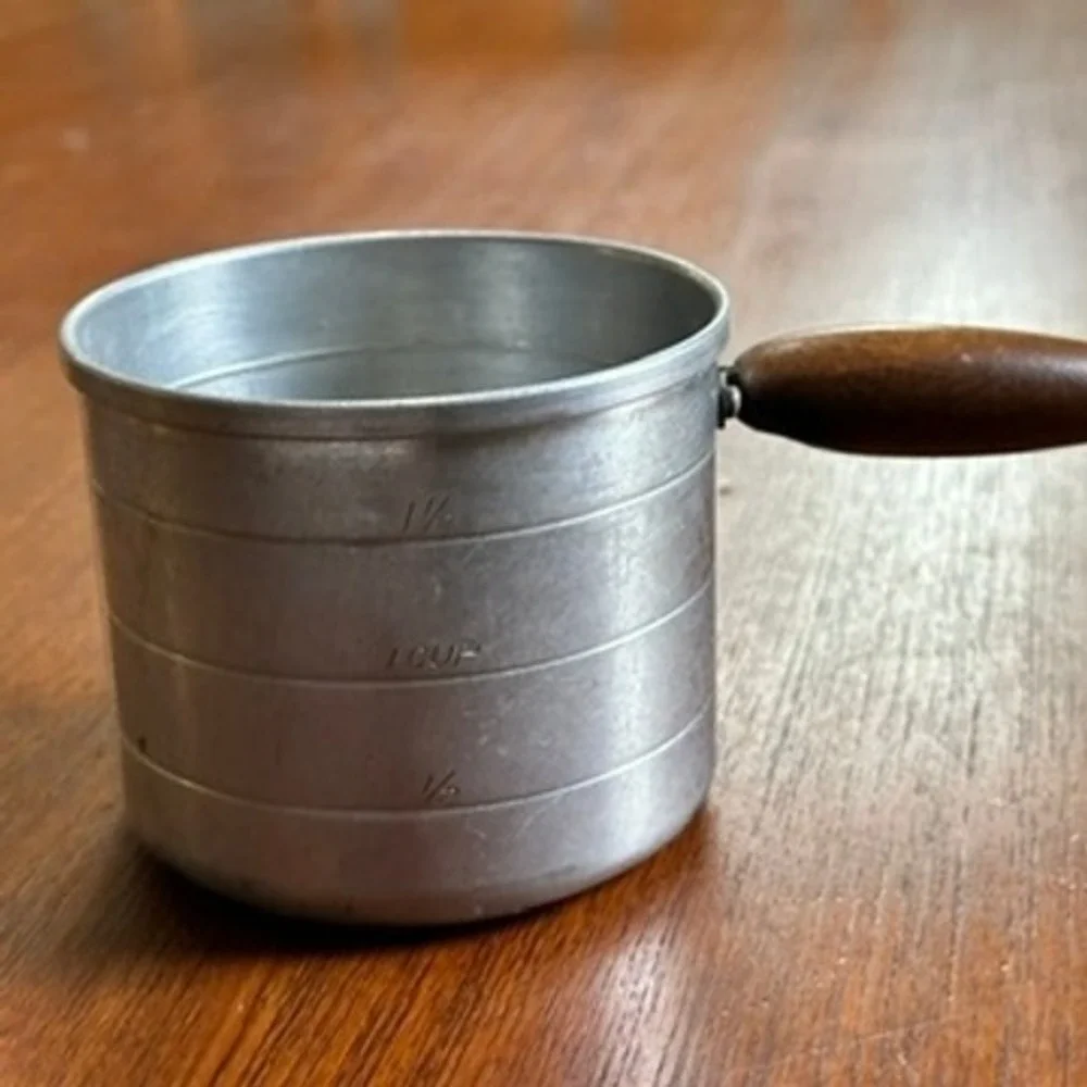 Mirro Vintage Aluminum Measuring Cup Set Wood Handle 5 Piece Silver Kitchenware